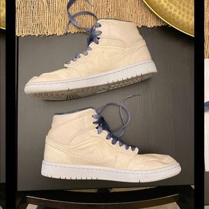 WMNS air Jordan 1 Mid SE Sanddrift